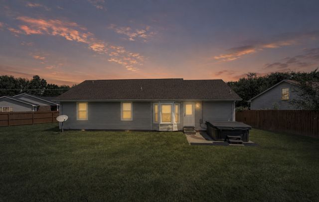 202 Bradley Ct, Clarksville, TN 37043