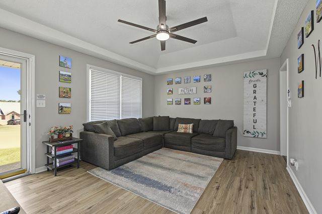 202 Bradley Ct, Clarksville, TN 37043