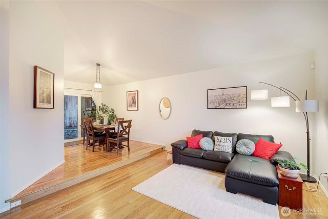 929 224th Avenue NE, Sammamish, WA 98074