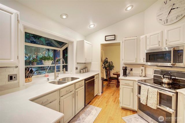 929 224th Avenue NE, Sammamish, WA 98074