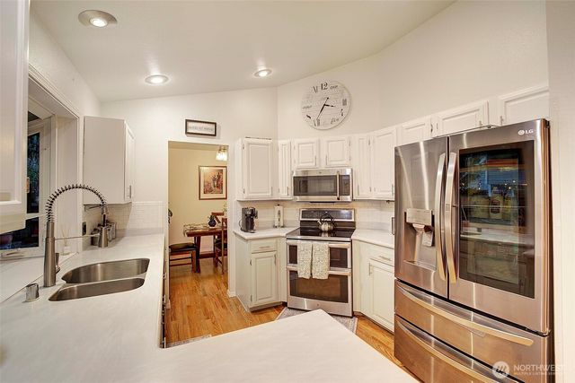 929 224th Avenue NE, Sammamish, WA 98074