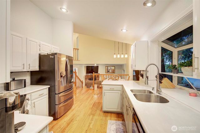 929 224th Avenue NE, Sammamish, WA 98074