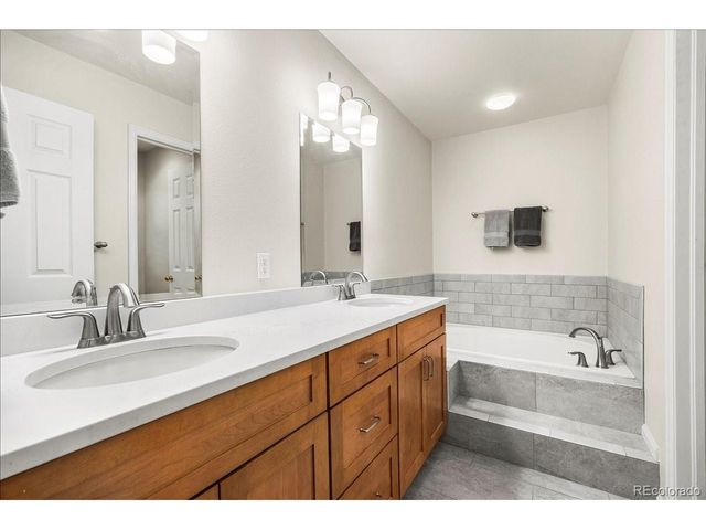 1011 Laurenwood Ln, Highlands Ranch, CO 80129