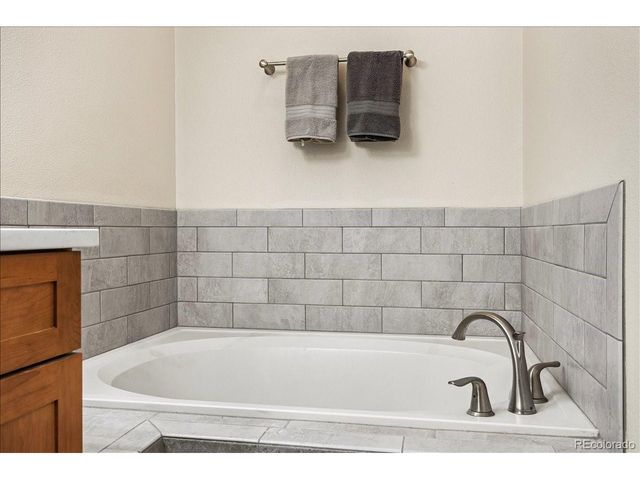 1011 Laurenwood Ln, Highlands Ranch, CO 80129