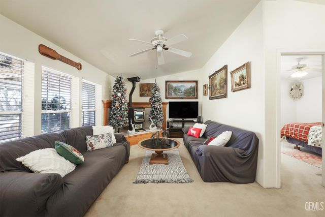 108 Split Mountain Way, Wofford Heights, CA 93285