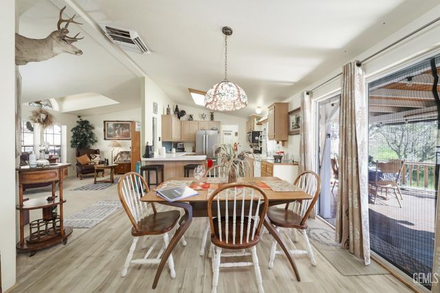 108 Split Mountain Way, Wofford Heights, CA 93285