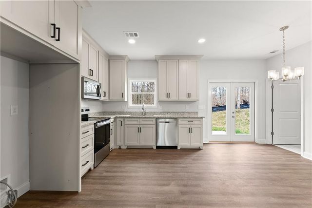 97 Hawks Ridge Ct, Cleveland, GA 30528