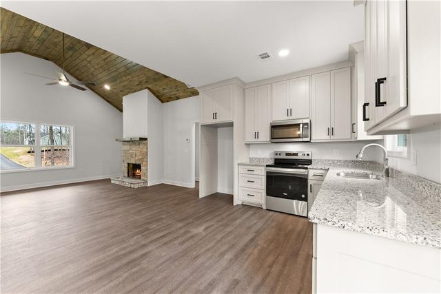 97 Hawks Ridge Ct, Cleveland, GA 30528