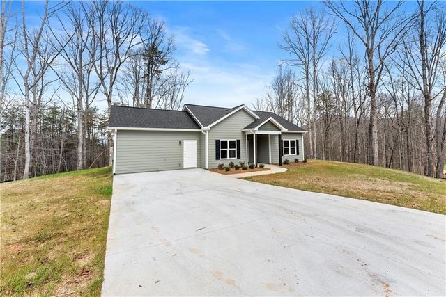 97 Hawks Ridge Ct, Cleveland, GA 30528