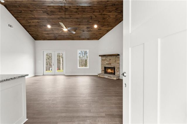 97 Hawks Ridge Ct, Cleveland, GA 30528