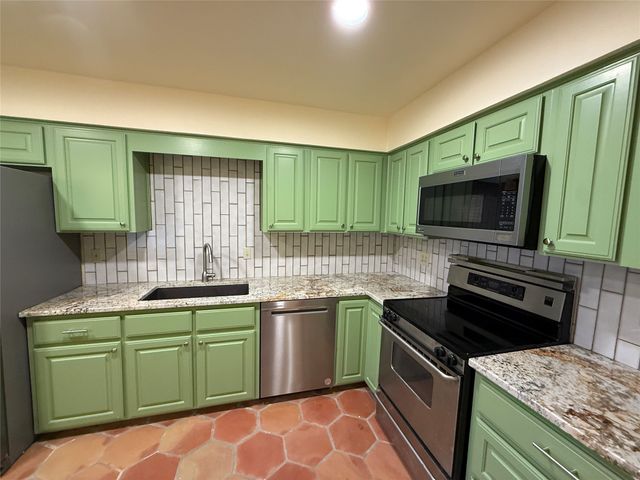 12513 Burninglog Lane, Dallas, TX 75243