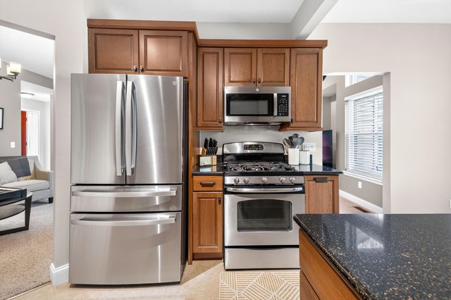 5488 Elmhurst Drive 21, Trenton, MI 48183