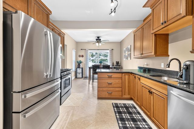 5488 Elmhurst Drive 21, Trenton, MI 48183