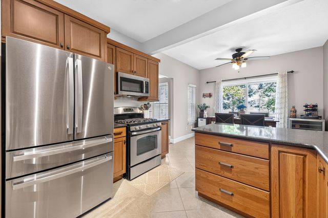 5488 Elmhurst Drive 21, Trenton, MI 48183