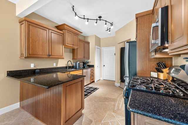 5488 Elmhurst Drive 21, Trenton, MI 48183