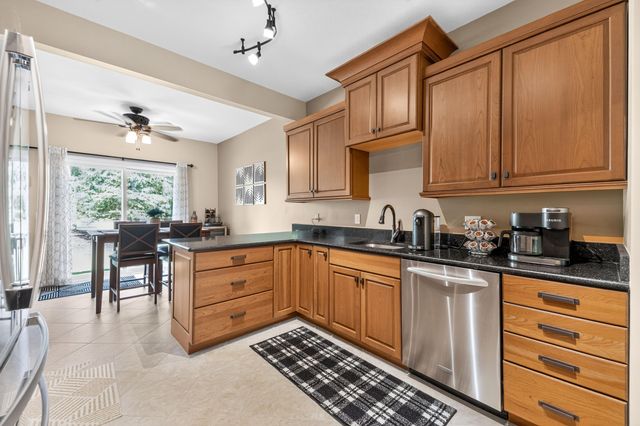 5488 Elmhurst Drive 21, Trenton, MI 48183