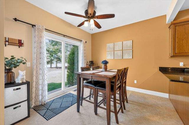 5488 Elmhurst Drive 21, Trenton, MI 48183