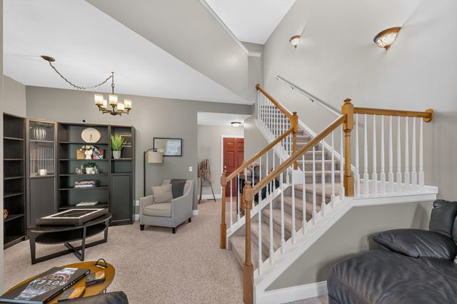 5488 Elmhurst Drive 21, Trenton, MI 48183