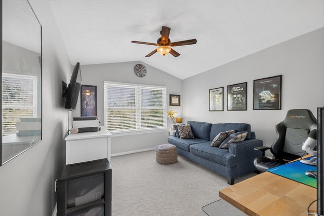 5488 Elmhurst Drive 21, Trenton, MI 48183