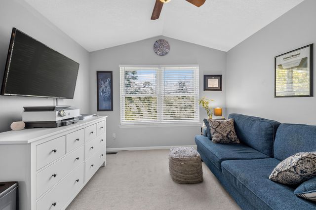 5488 Elmhurst Drive 21, Trenton, MI 48183