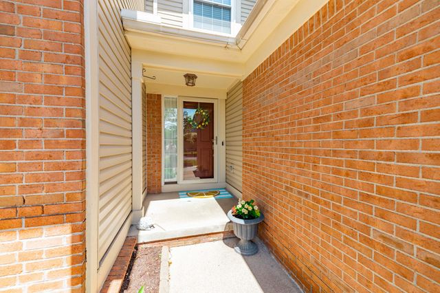 5488 Elmhurst Drive 21, Trenton, MI 48183