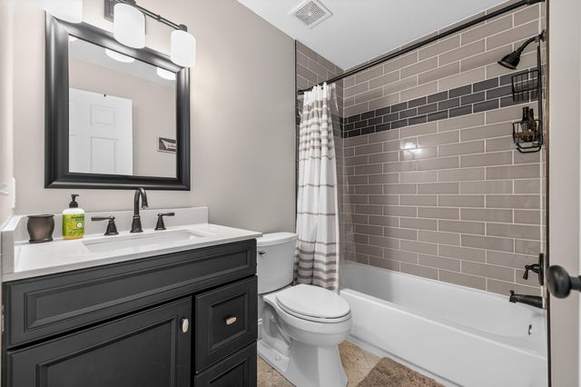 5488 Elmhurst Drive 21, Trenton, MI 48183
