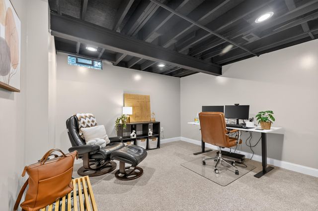 5488 Elmhurst Drive 21, Trenton, MI 48183