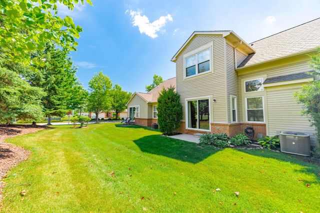 5488 Elmhurst Drive 21, Trenton, MI 48183