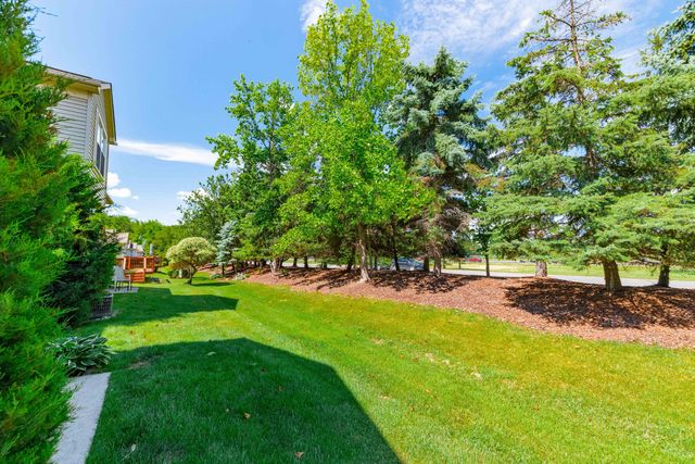 5488 Elmhurst Drive 21, Trenton, MI 48183