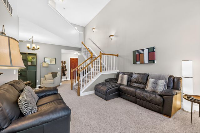 5488 Elmhurst Drive 21, Trenton, MI 48183