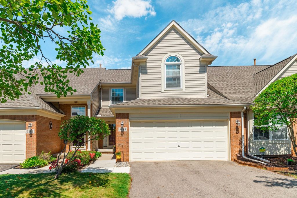 5488 Elmhurst Drive 21, Trenton, MI 48183