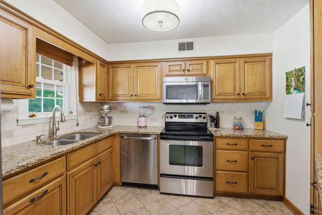 1170 Liberty Road, Charlotte, TN 37036