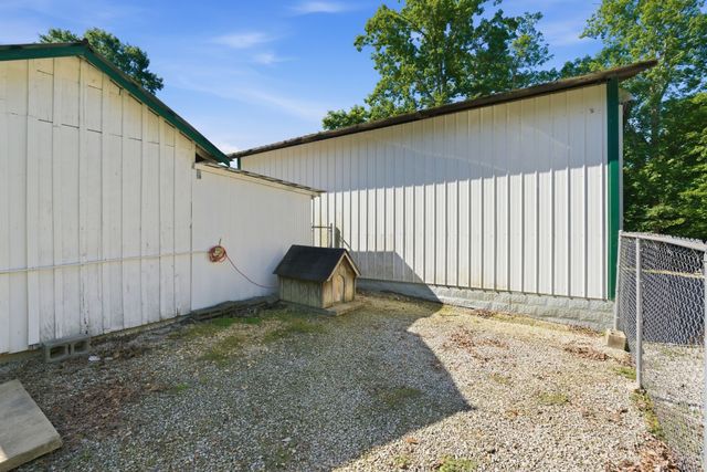 1170 Liberty Road, Charlotte, TN 37036