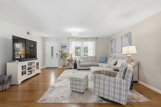 1170 Liberty Road, Charlotte, TN 37036