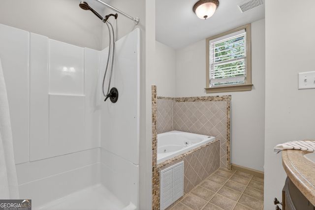 190 Indian Bluff Drive, Sharpsburg, GA 30277