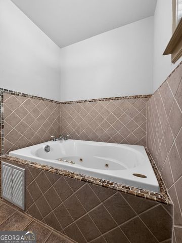 190 Indian Bluff Drive, Sharpsburg, GA 30277