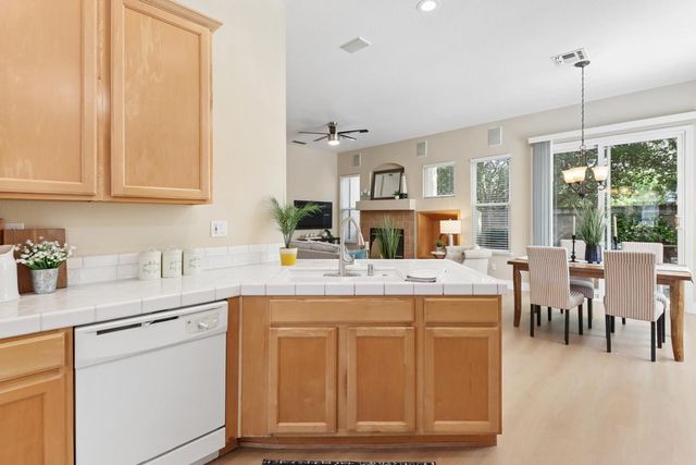 12032 Gold Pointe Ln, Gold River, CA 95670