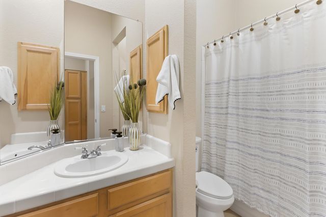 12032 Gold Pointe Ln, Gold River, CA 95670