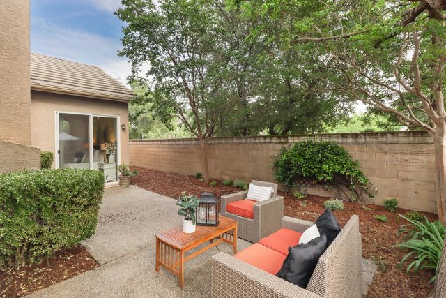 12032 Gold Pointe Ln, Gold River, CA 95670