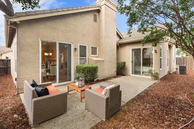 12032 Gold Pointe Ln, Gold River, CA 95670