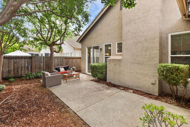 12032 Gold Pointe Ln, Gold River, CA 95670