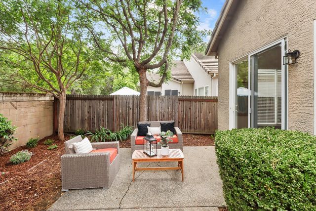 12032 Gold Pointe Ln, Gold River, CA 95670