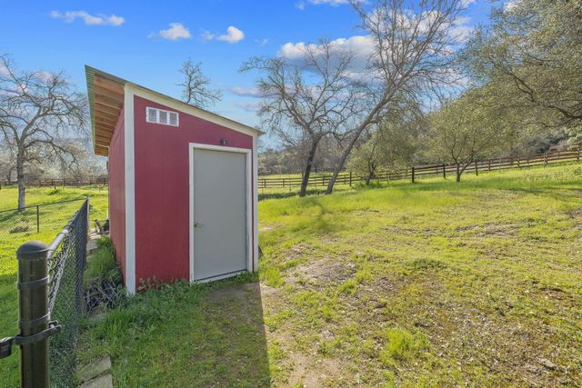 42843 N Fork Drive, Three Rivers, CA 93271