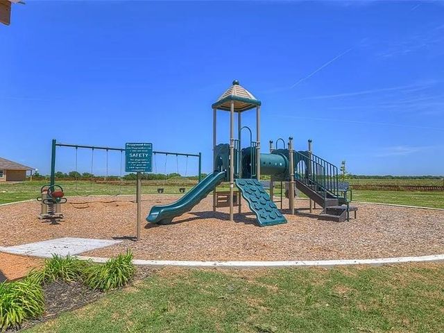 320 Wirecrested DR, Lockhart, TX 78644