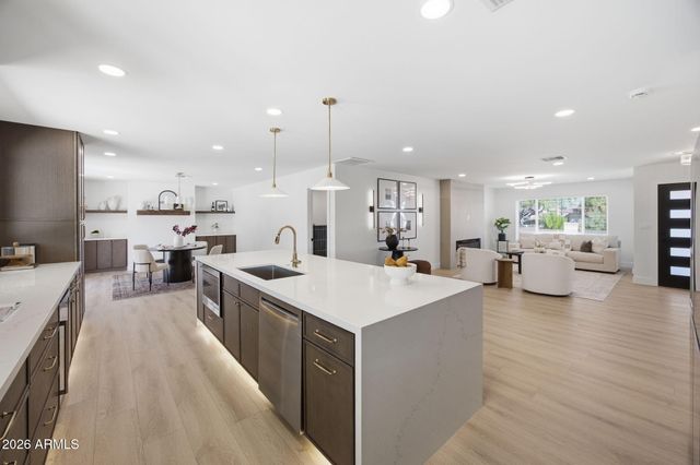 2431 E DESERT COVE Avenue, Phoenix, AZ 85028