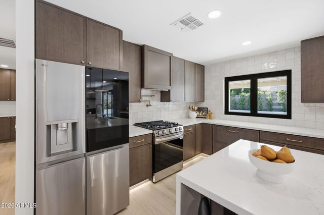2431 E DESERT COVE Avenue, Phoenix, AZ 85028