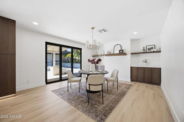 2431 E DESERT COVE Avenue, Phoenix, AZ 85028
