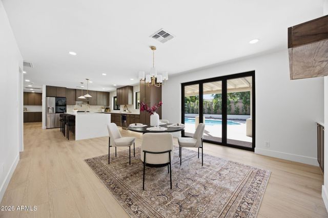 2431 E DESERT COVE Avenue, Phoenix, AZ 85028