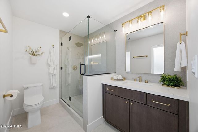 2431 E DESERT COVE Avenue, Phoenix, AZ 85028