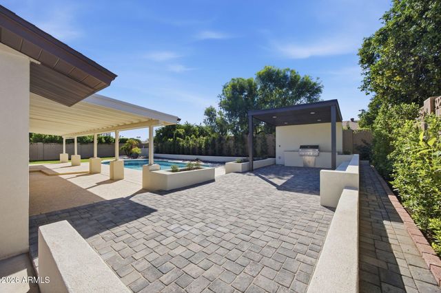 2431 E DESERT COVE Avenue, Phoenix, AZ 85028